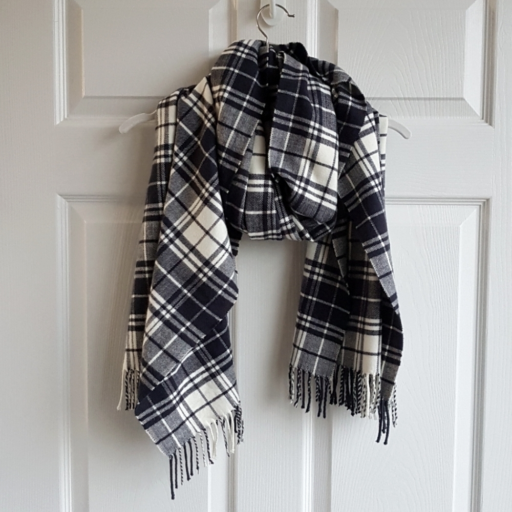 *SALE 2/$15* GAP Plaid Scarf